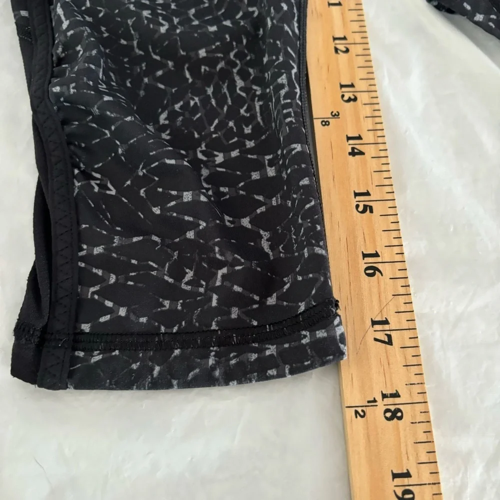 Lululemon Soul Cycle crop leggings black marked SZ 4 Worn once